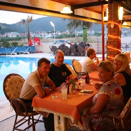 Albatros Aparthotel *