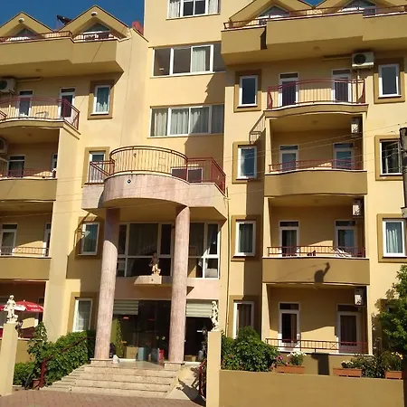 Albatros Aparthotel *